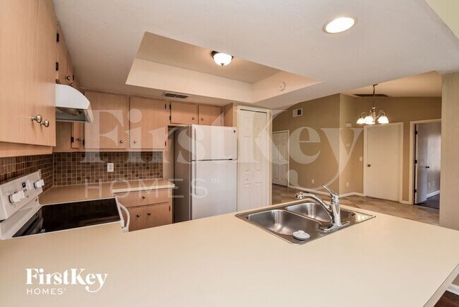 Building Photo - 4141 SW 6th Pl