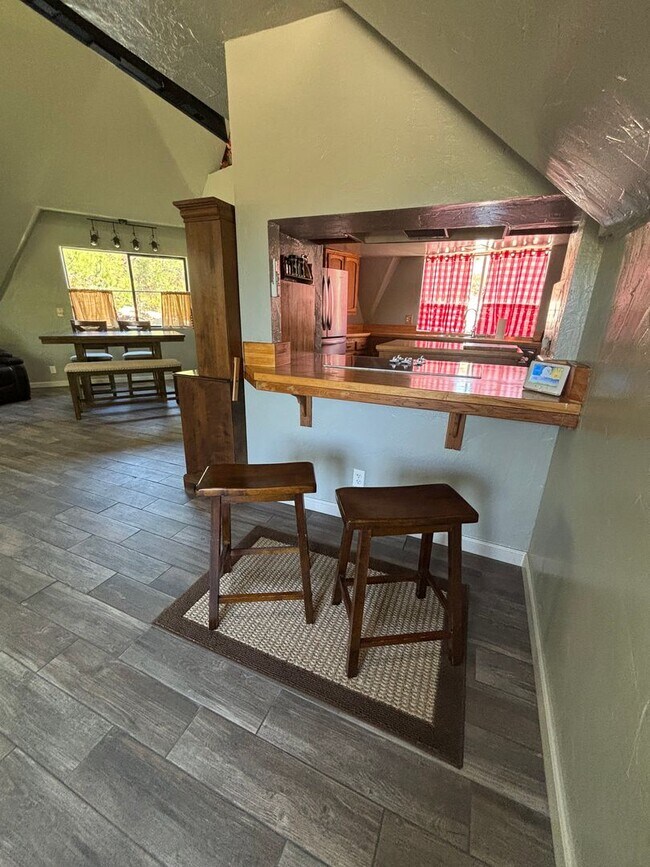 Building Photo - 4-BEDROOM 3-Bathroom FURNISHED Peaceful Country Living