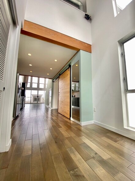 Building Photo - 4215 Glencoe Ave