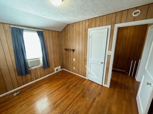 Building Photo - 639 Emerson St NE