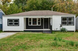 Building Photo - 740 S Warren Ave