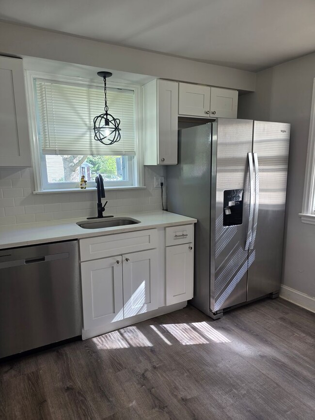 Building Photo - McDaniel Heights Single Family Home