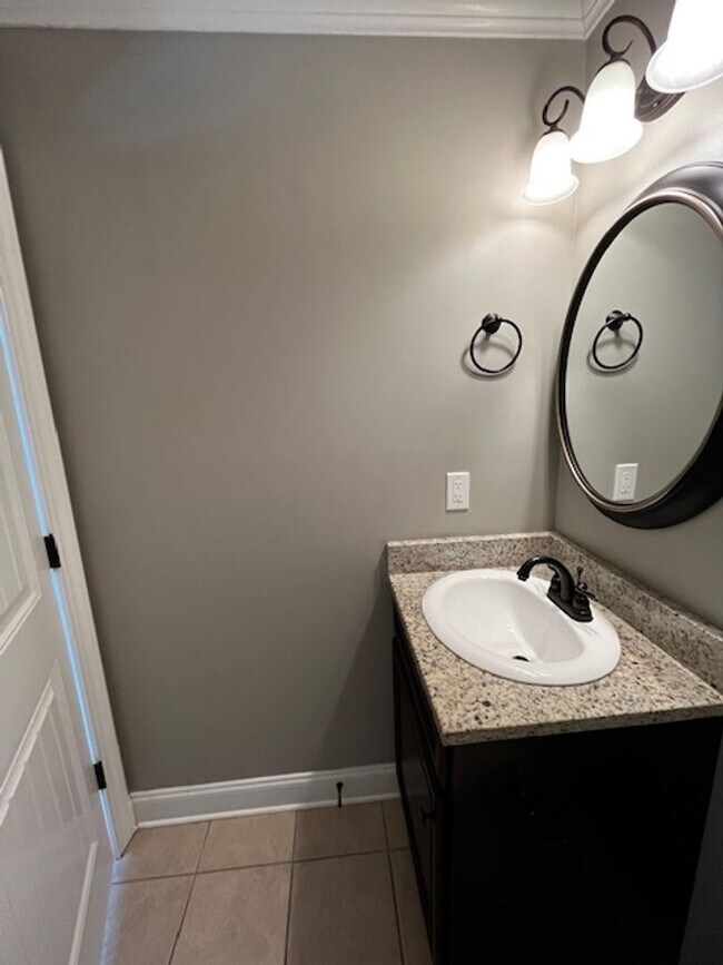 Building Photo - Move in Special, 1/2 off first months rent! Beautiful 2 Bedroom 2.5 Bathroom townhouse