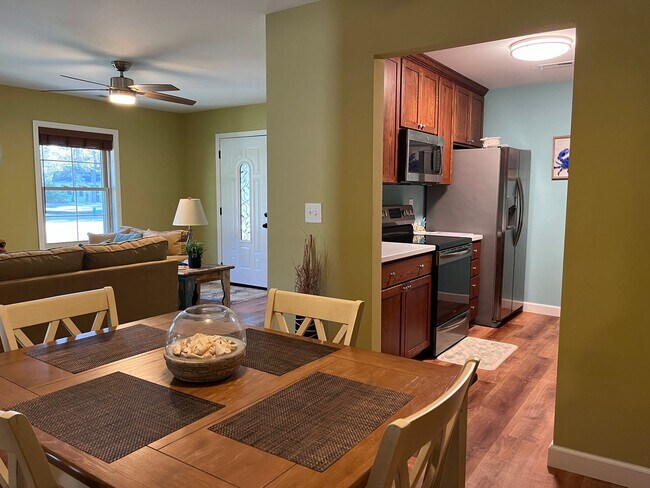 Building Photo - Furnished 2 Bedroom Duplex, Utilities Included, Available August 2026 Through May 2027!