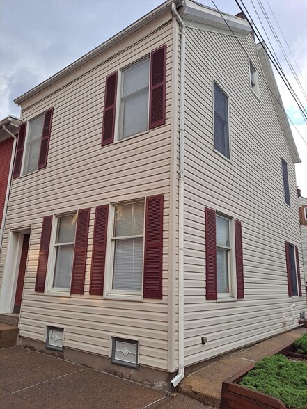 Building Photo - 837 W Liberty St