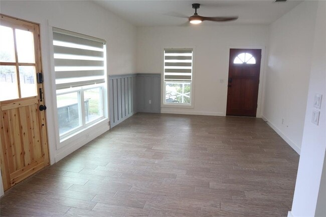 Building Photo - 10201 Longhorn Skyway