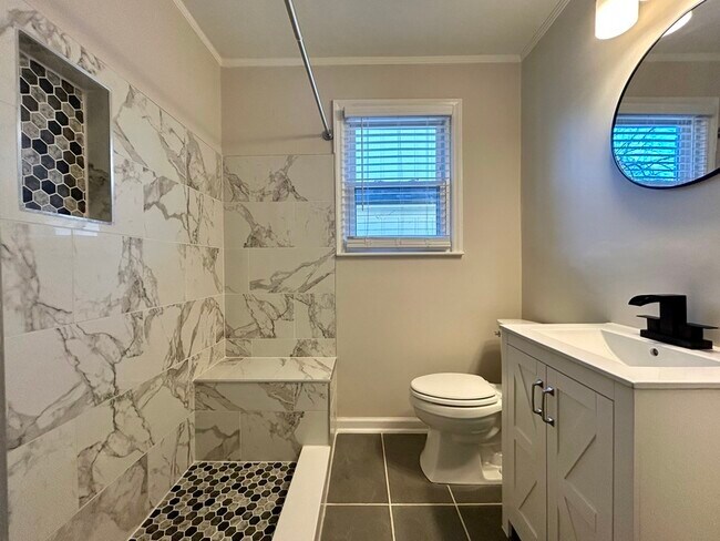 Building Photo - 900 Stanfield Dr