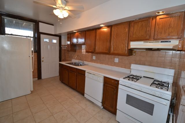 Building Photo - 3243 N Damen Ave