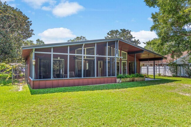 Building Photo - 3 Bedroom in the Heart of Niceville!