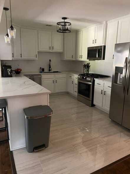 Building Photo - 1420 Marlyn Dr