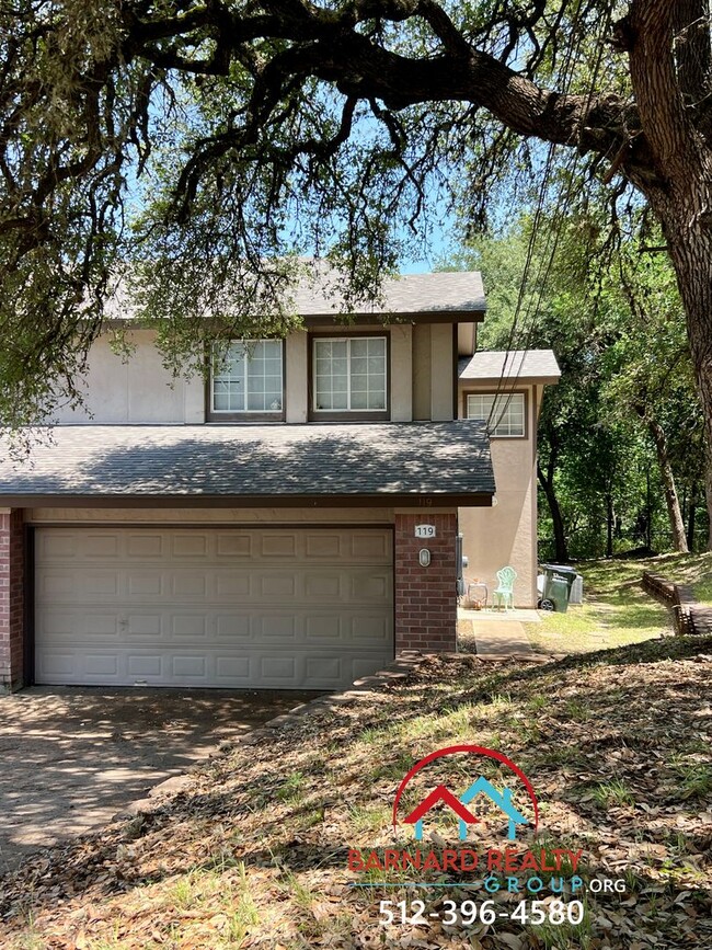 Primary Photo - Available now! 3 Bed 2.5 Bath Duplex