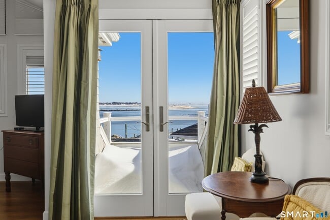 Building Photo - 2 Miller St