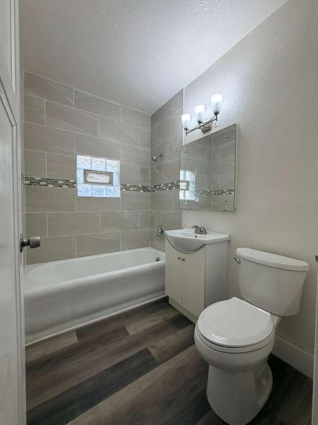 Building Photo - 2213 N 57th St