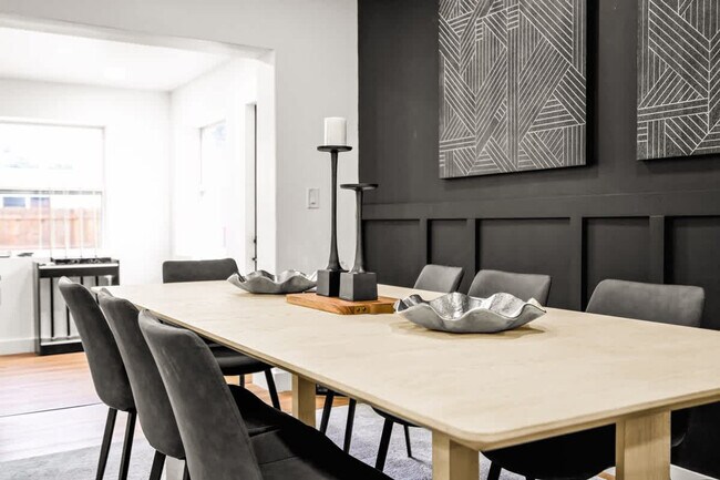 Building Photo - 17621 NE 7th Ave