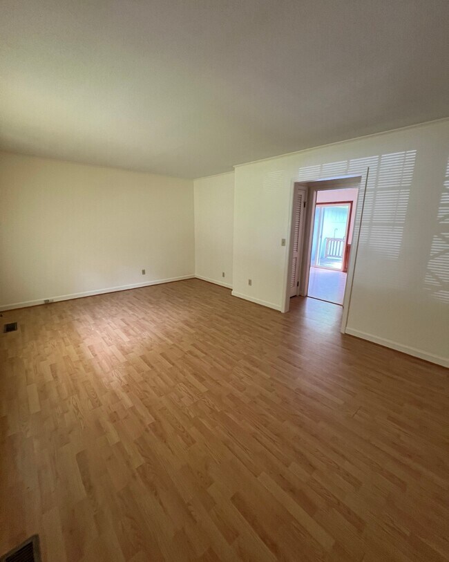 Building Photo - 1521 Cedar Ln