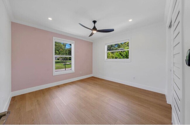 Building Photo - 5120 Carillo St