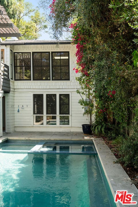 Building Photo - 1530 Elevado St