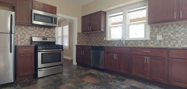 Building Photo - 2907 S 93rd St