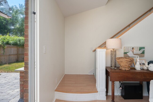 Building Photo - Location & LUXURY in Bluewater Bay!!