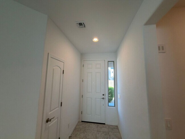 Building Photo - 14418 W Cottontail Ln