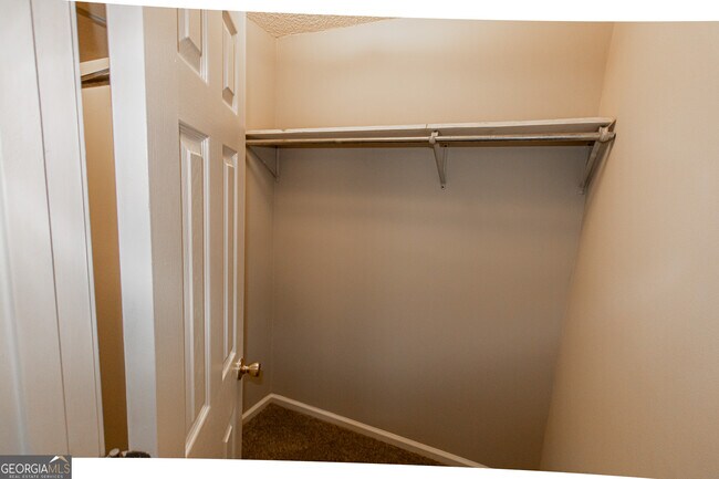 Building Photo - 104 Green Tree Ct