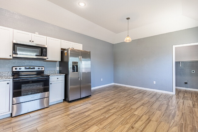 Building Photo - 479 Corliss