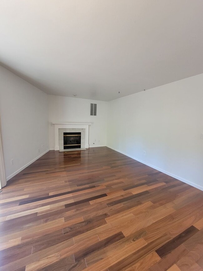 Building Photo - Newer 2 story 1761 sq ft 3 bedroom, 2 1/2 bath home with 2 car garage