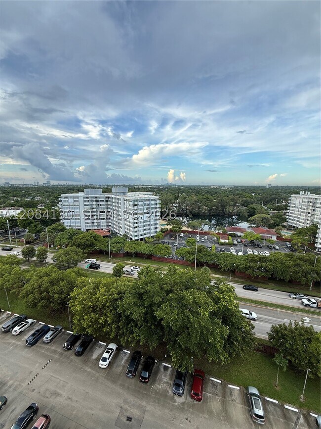 Building Photo - 1351 NE Miami Gardens Dr