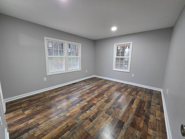 Building Photo - NEW LISTING!!!!!