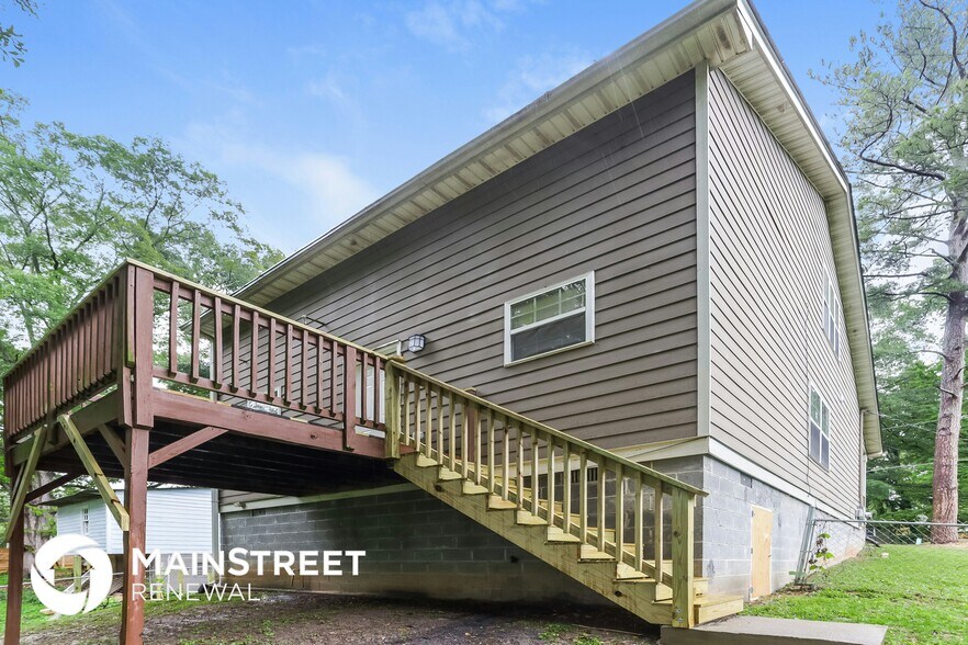Building Photo - 2019 Reynolds Dr SW