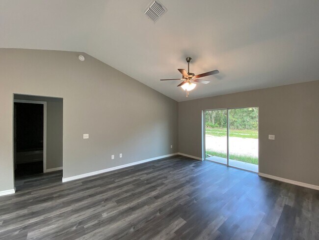 Building Photo - Beautiful  Home - 3/2/2 **WON"T LAST**