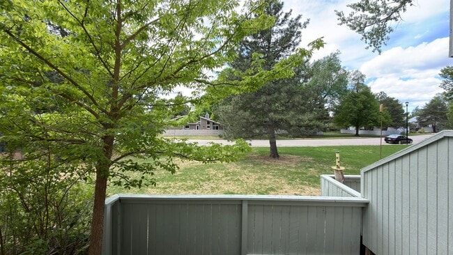 Building Photo - Great Townhome in Mid Town Fort Collins
