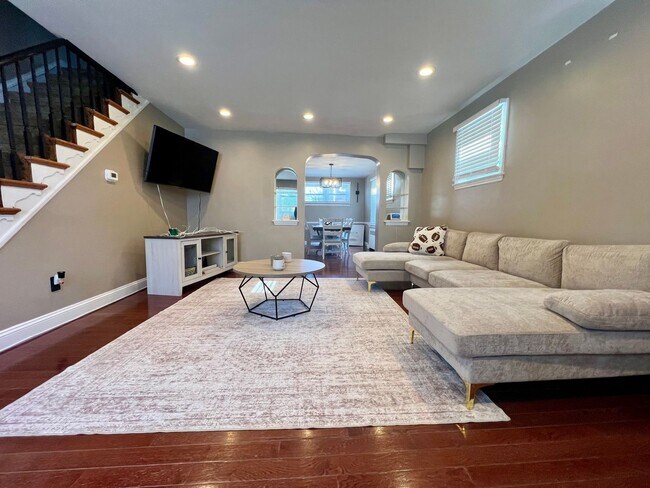 Building Photo - Stunning 3-Bed Twin Home in Lansdowne! Available May 1st!