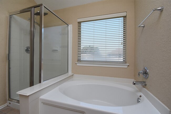 Building Photo - 11215 Overland Trail Dr