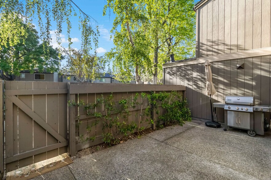 Patio - 435 Alberto Way