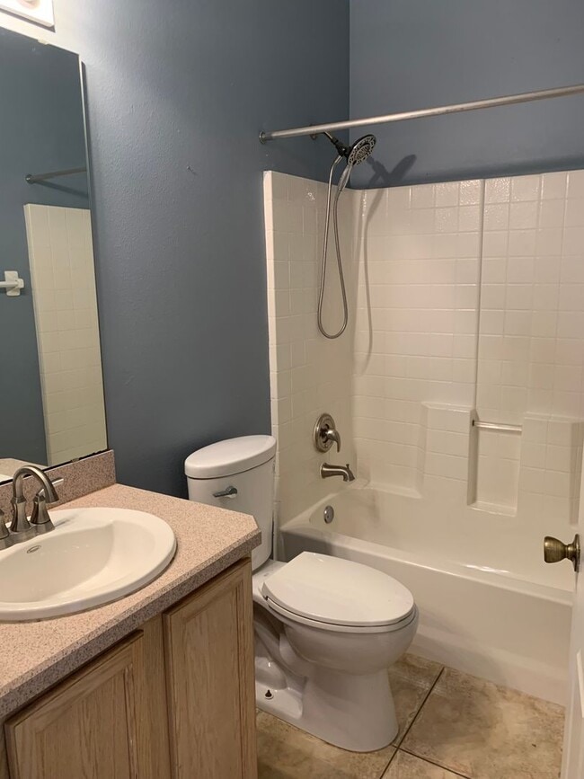 Building Photo - Quality Home in Great Neighborhood