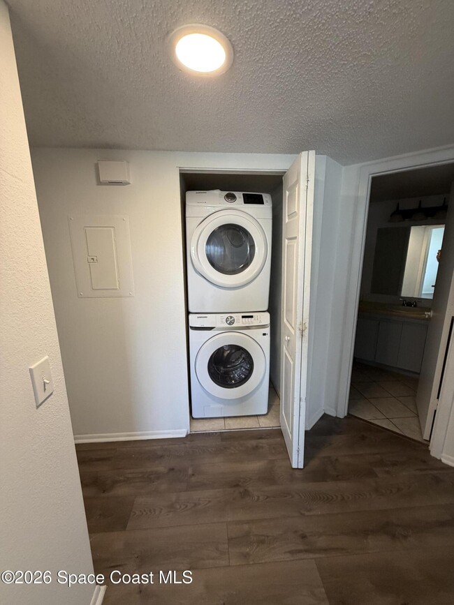 Building Photo - 975 Sonesta Ave NE