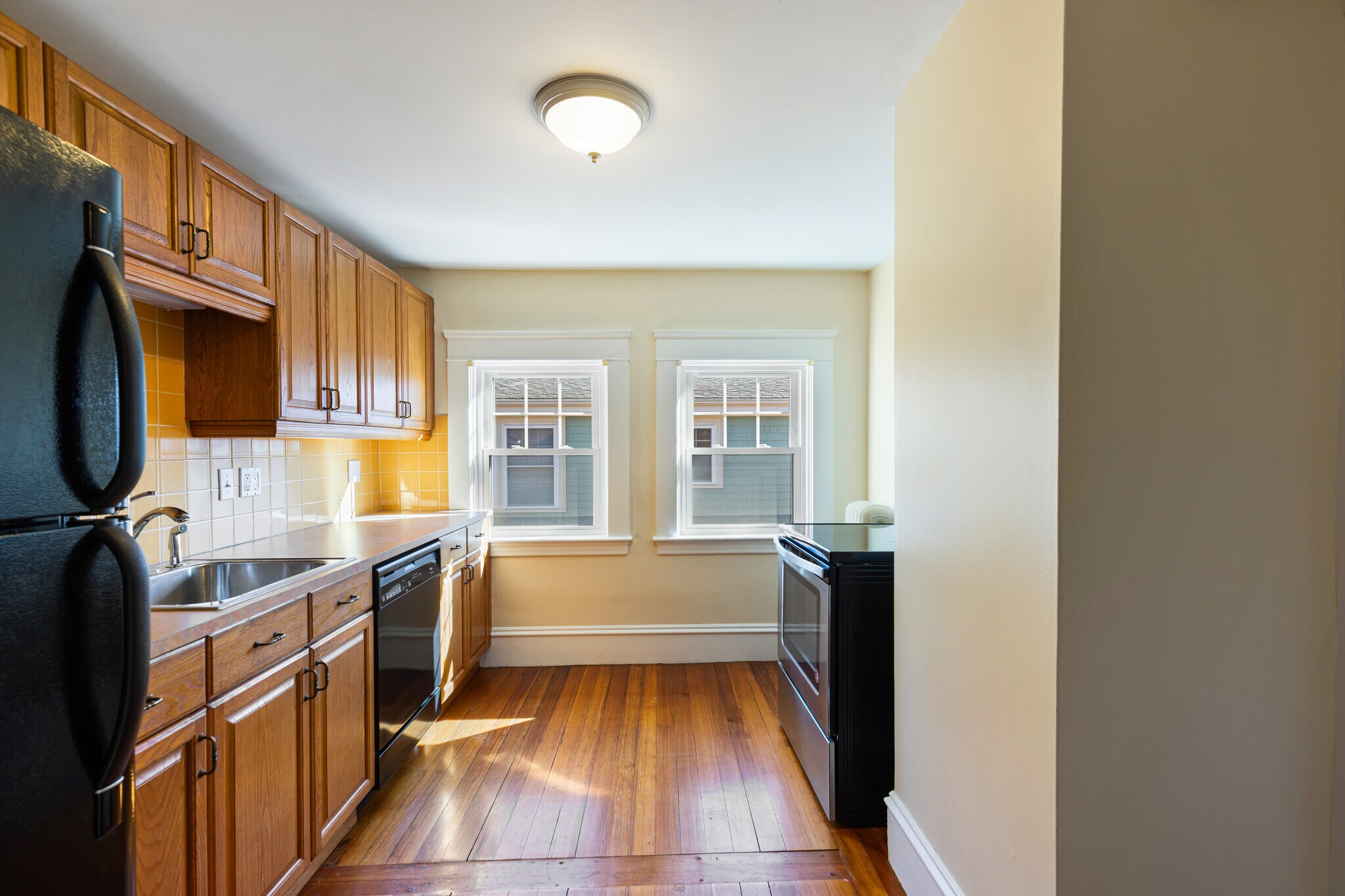 Kitchen - 72 Dana St