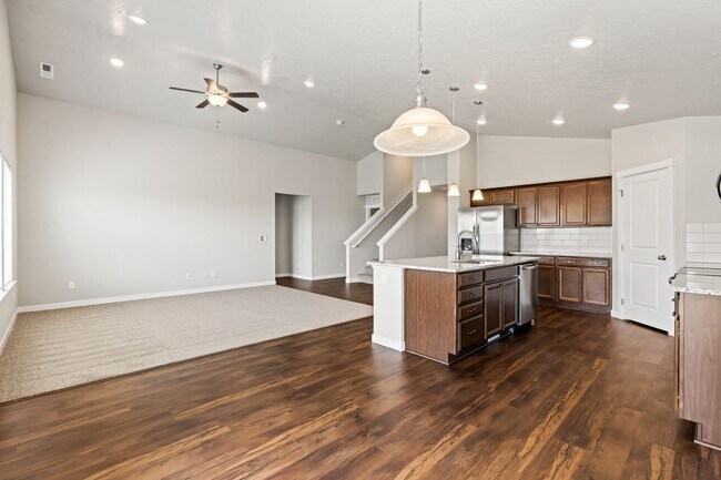 Building Photo - 4 Bedroom, 2 Bath Gorgeous Nampa Home on a...