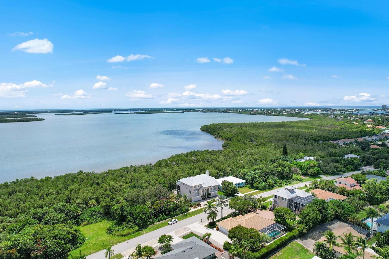 Building Photo - 1927 Sheffield Ave