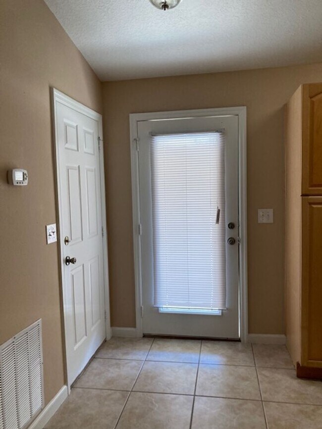 Building Photo - 7 Wells Pl