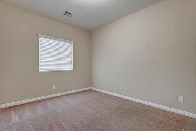 Building Photo - 1067 Fish Pond Ave