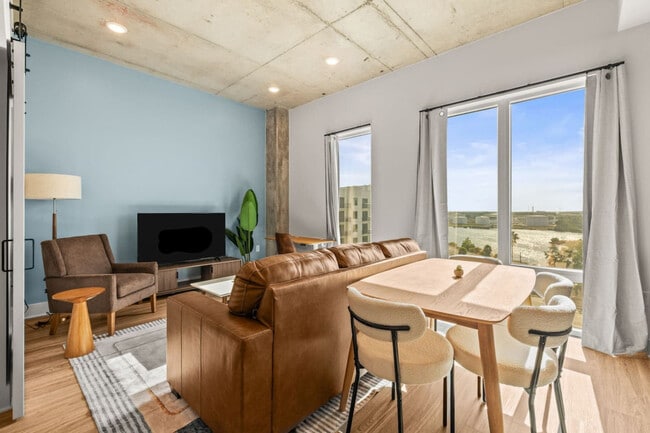 Building Photo - 605 N 12th St