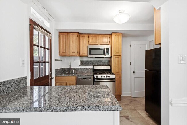 Building Photo - 915 Jefferson St