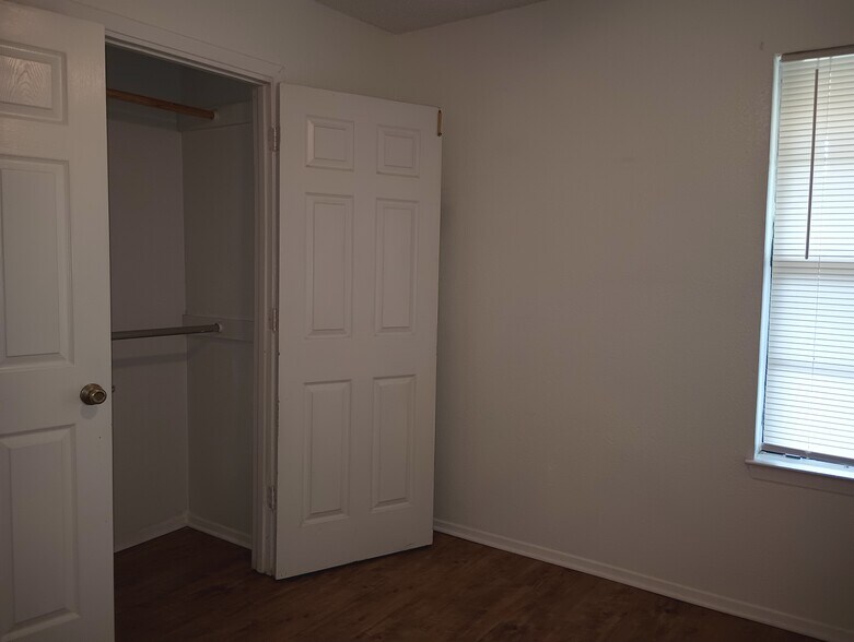 Building Photo - 1405 Chapelwood Dr