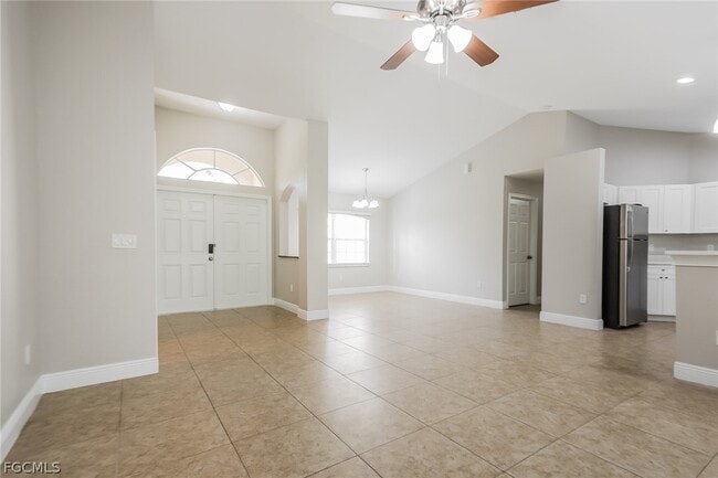 Building Photo - 1018 Card St E