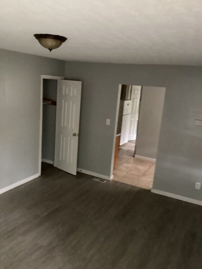 Building Photo - ELE - 1029 Old Orchard Ave