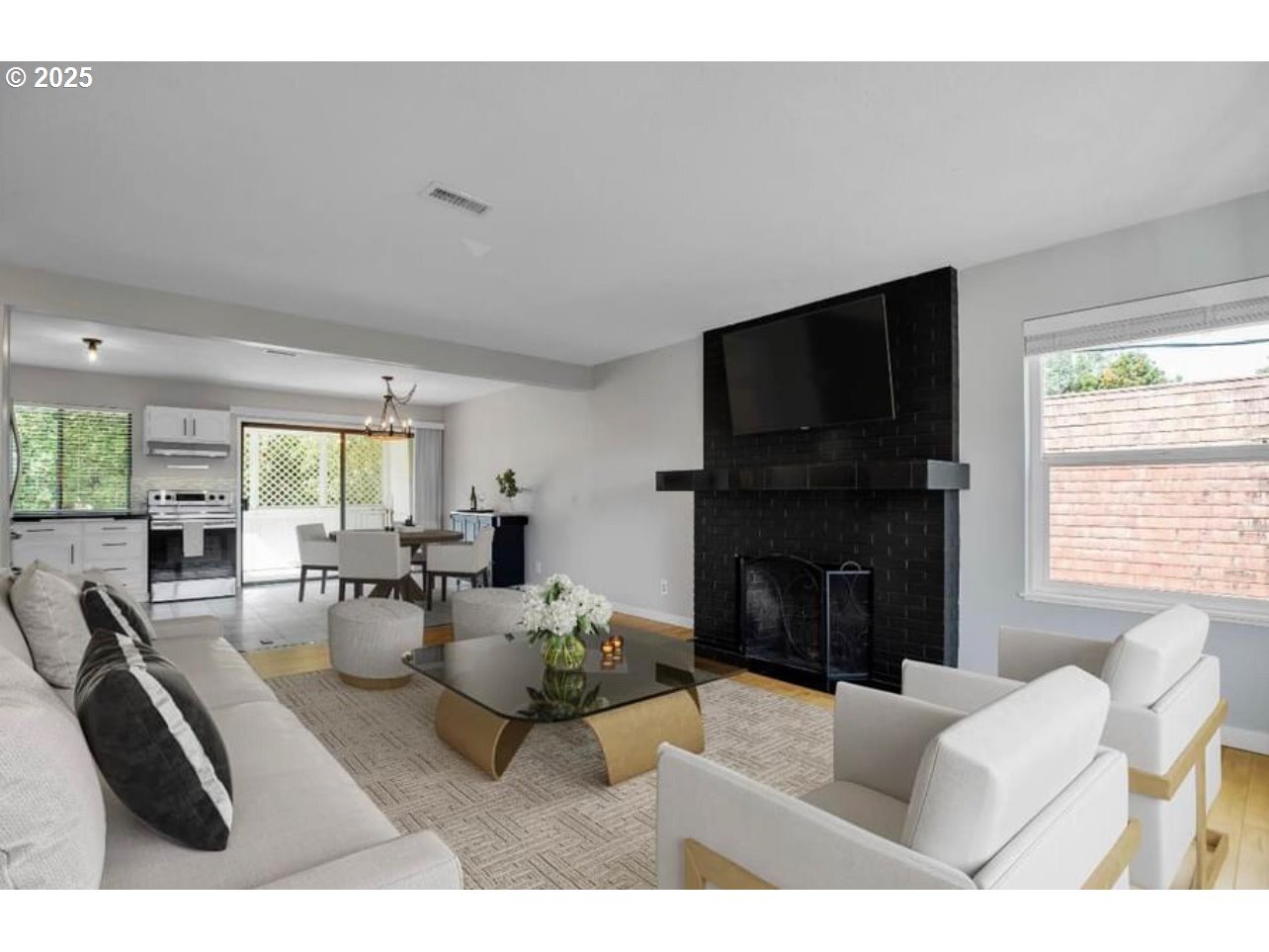 Building Photo - 8325 SW Terwilliger Blvd