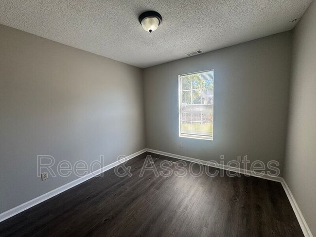 Building Photo - 4355 Cleopatra Dr