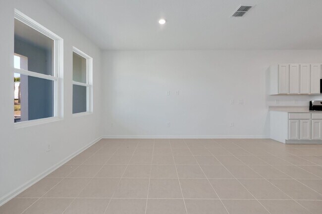 Building Photo - Beautiful New 3-Bedroom Townhome in Davenport — Includes Resort Pool, Modern Clubhouse & Family P...